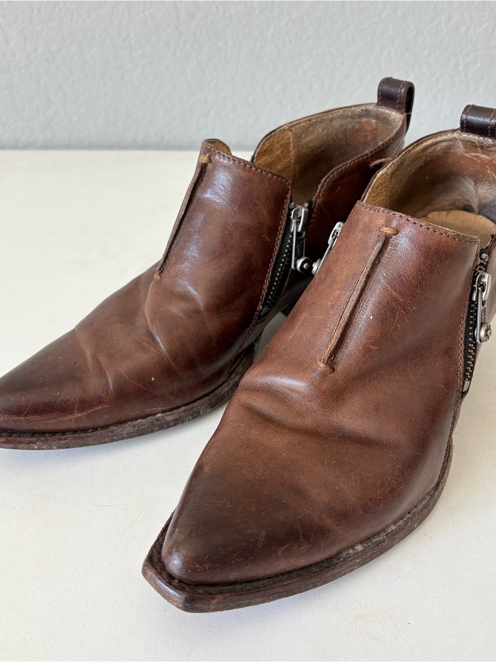 Frye Poined Toe Ankle Boots Brown Leather Western Block Heels Women’s Size 8 B